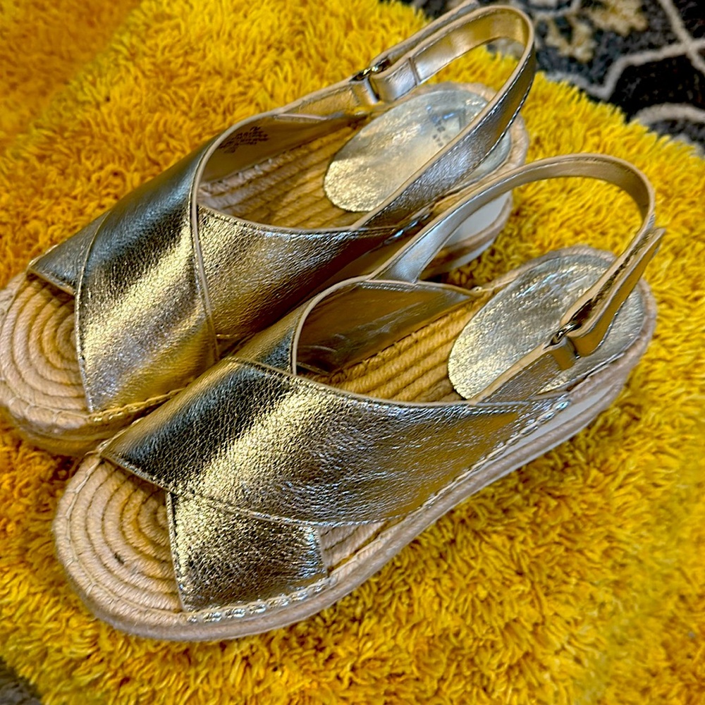 Marc Fisher sling back